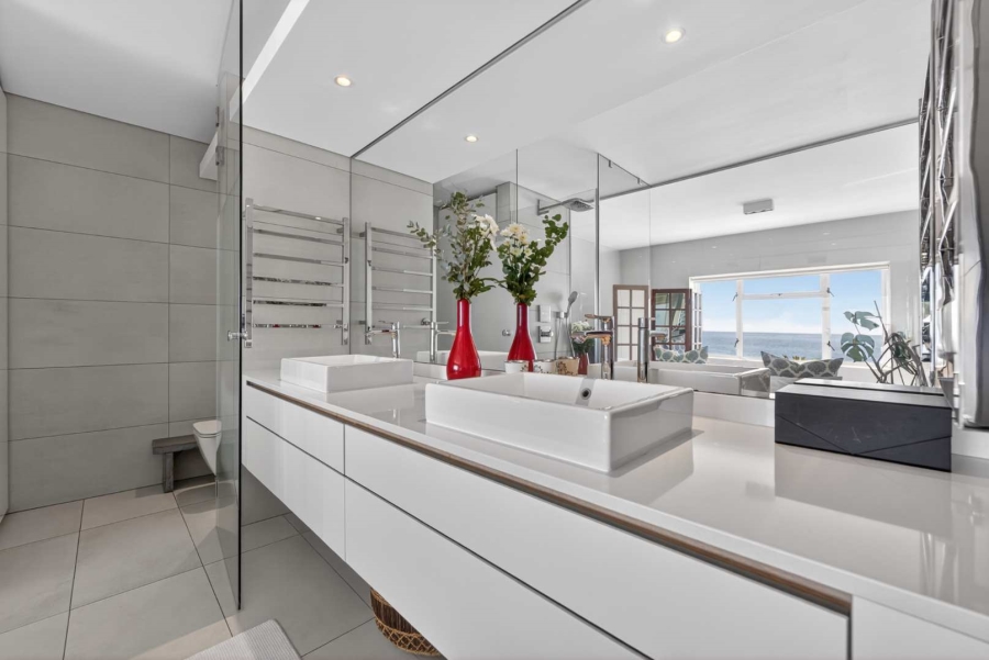 3 Bedroom Property for Sale in Sea Point Western Cape